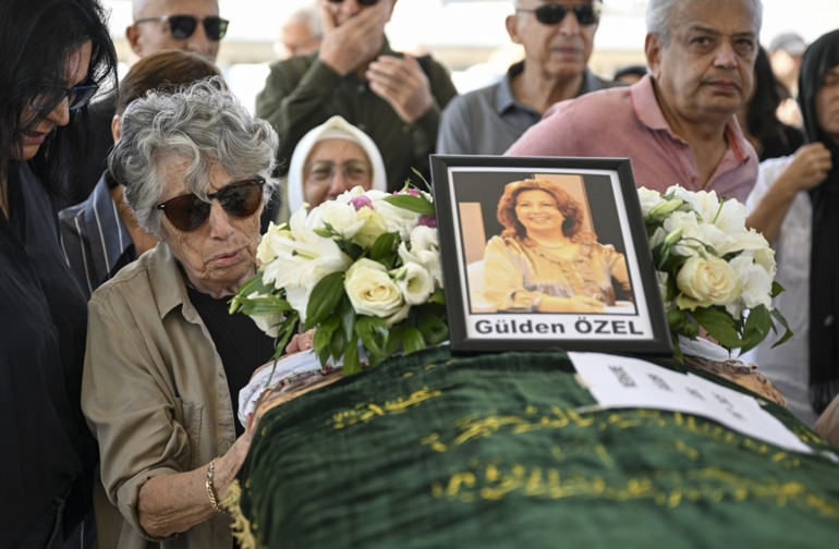 Ünlü spiker Gülden Özel son yolculuğuna uğurlandı