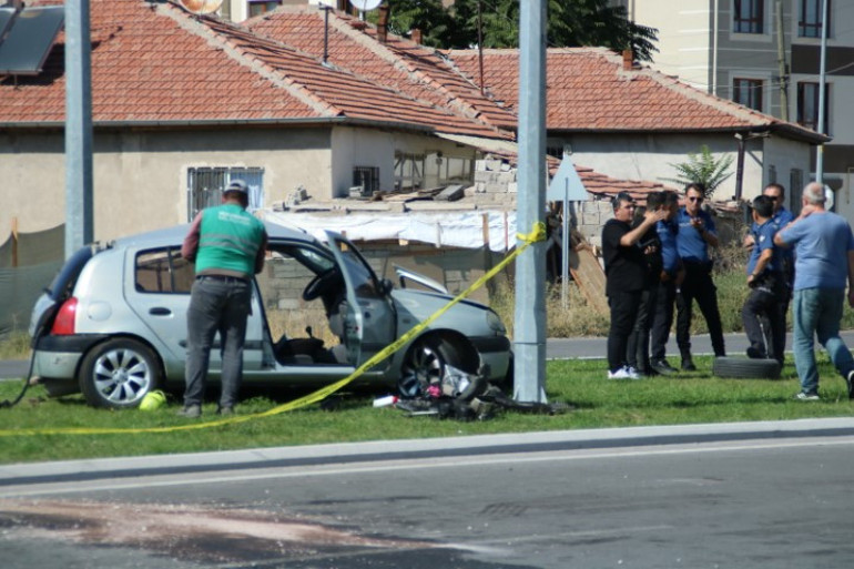 Feci kazada 2 kişi hayatını kaybetti, 3 yaralı var