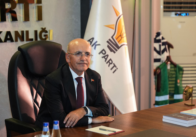 Hazine ve Maliye Bakanı Mehmet Şimşek İzmirde ziyaretlerde bulundu