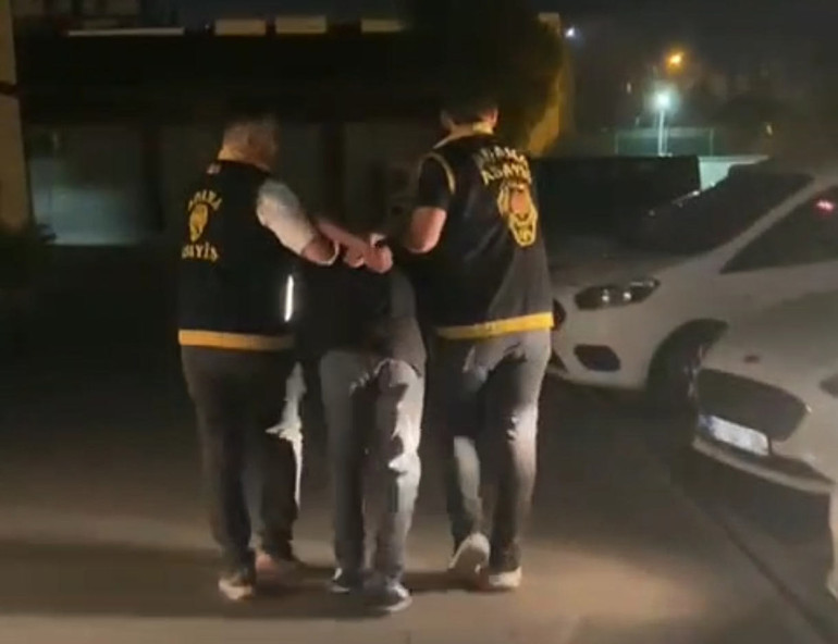 Restoranda işe alınmayınca garsonu tabancayla vurdu