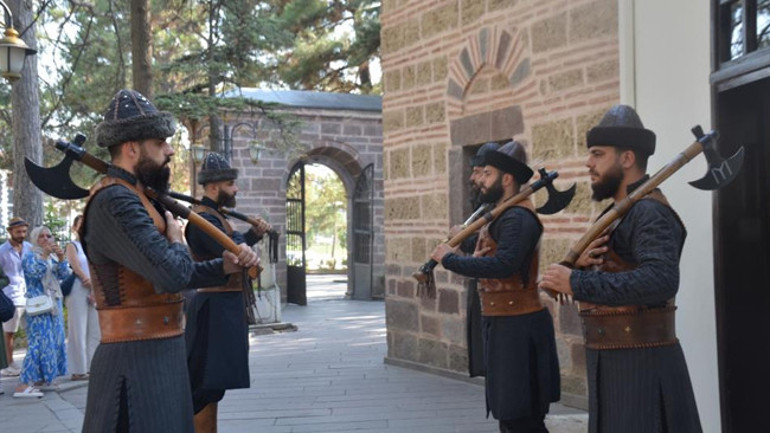 Bu ilçenin nüfusu bir günde yüzde 2500 artıyor: Birçok ülkeden ziyaretçi geliyor