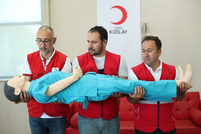 Kızılaydan Demirören Medya çalışanlarına ilk yardım eğitimi