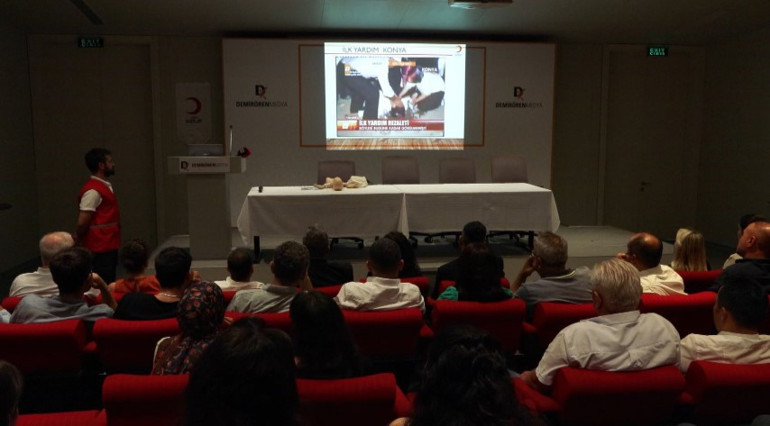Kızılaydan Demirören Medya çalışanlarına ilk yardım eğitimi