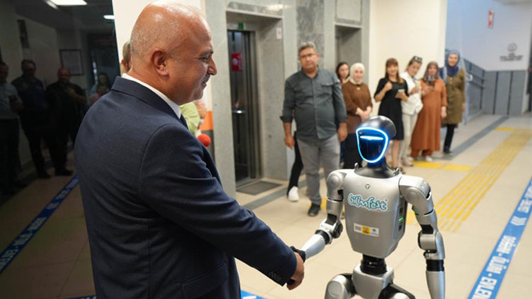 İnsansı robot Festman nüfusa kaydettirildi