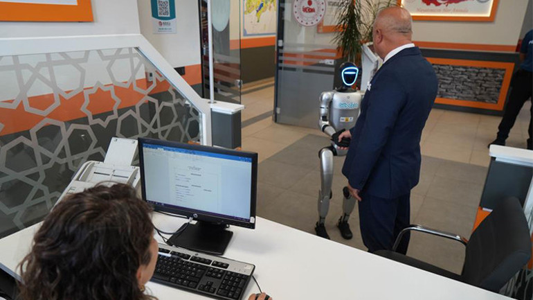 İnsansı robot Festman nüfusa kaydettirildi