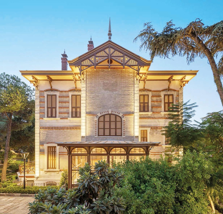 İzmir’e altıncı sanat merkezini armağan etti