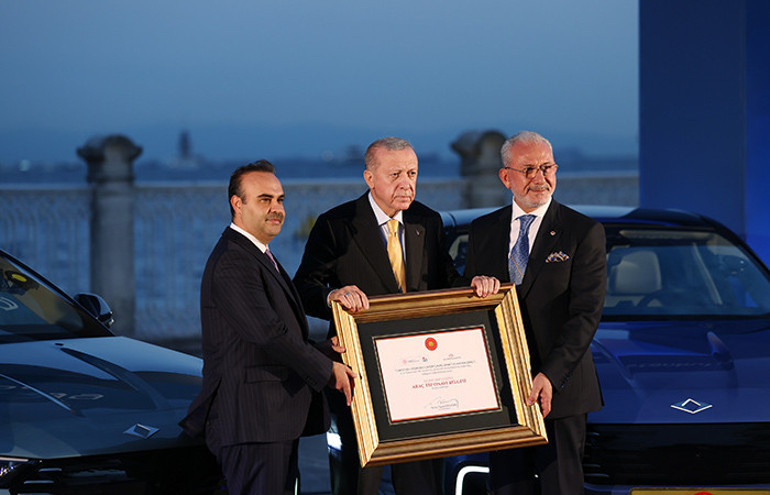 Cumhurbaşkanı Erdoğan direksiyon başına geçti Toggun yeni modelini test etti: İlk teslimat yapıldı