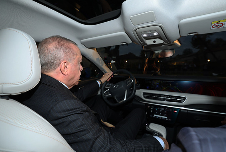 Cumhurbaşkanı Erdoğan direksiyon başına geçti Toggun yeni modelini test etti: İlk teslimat yapıldı