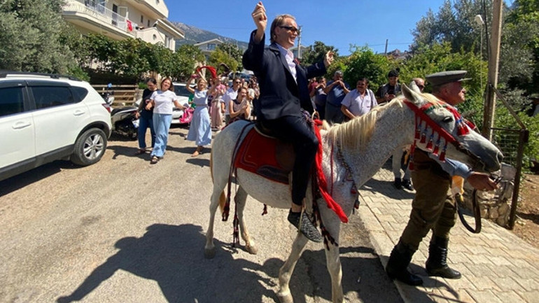Alman damat, ata bindi gelin almaya gitti Türk adetleri heyecanla yerine getirildi
