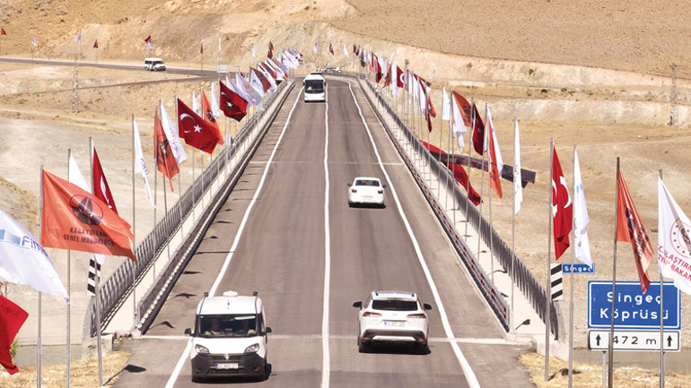 Açılış töreninden Singeç Köprüsü görüntüsü