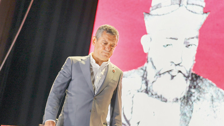 Özel’den Tekin ve ekibine tepki: 30 meczubun ofisimde işi ne