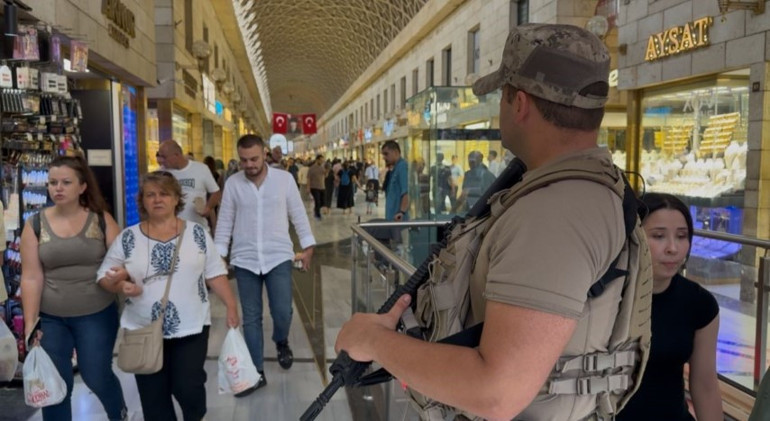 Ziyaretçilerin dikkatini çeken özel harekat timleri