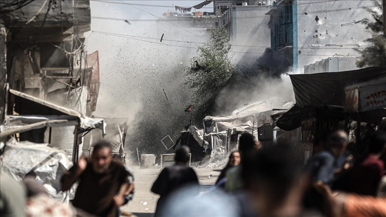 Gazzede açlıktan ölümler devam ediyor: İsrailin yeni sürgün planı Gazzenin ayakta kalan son binaları hedefte