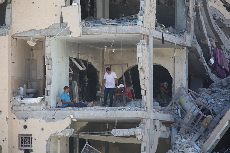 Gazzede açlıktan ölümler devam ediyor: İsrailin yeni sürgün planı Gazzenin ayakta kalan son binaları hedefte