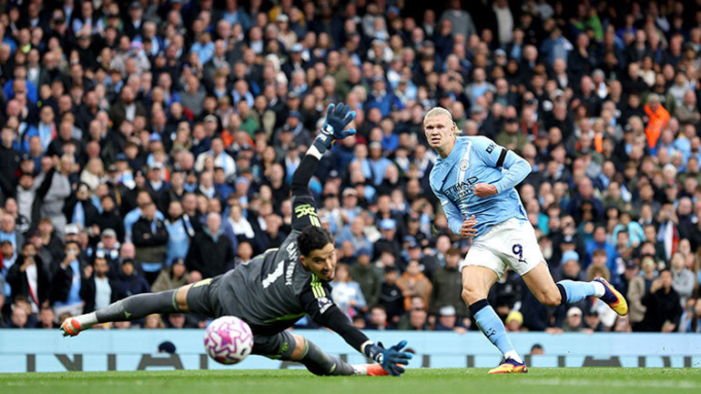Manchester City ve Manchester United oyuncuları maç anında