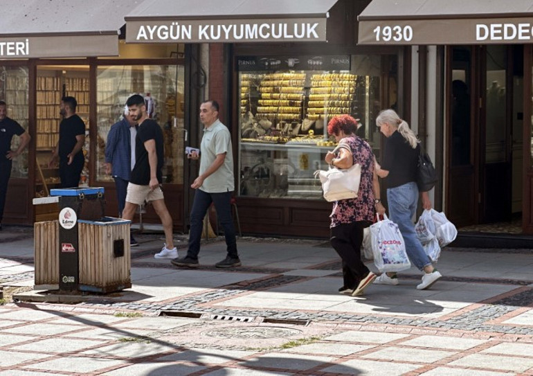 Pazara gelen turistler