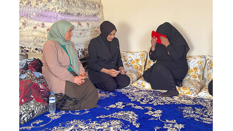 Şehit ailesini ziyaret eden heyet
