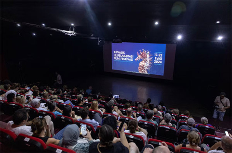 Azize Tan’la Ayvalık Uluslararası Film Festivali üzerine | ‘Şehrin sahiplendiği tam bir seyirci festivali’