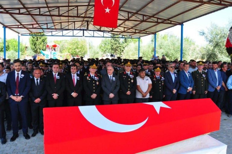 Şehit jandarma dün toprağa verilmişti, bugün bebeği dünyaya geldi | Bebeğe babasının ismi verildi