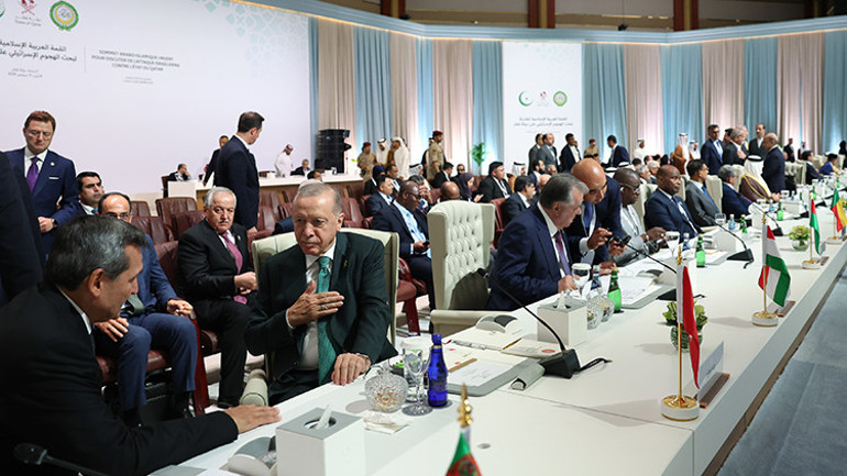 İİT-Arap Birliği Ortak Olağanüstü Zirvesi Katarda başladı