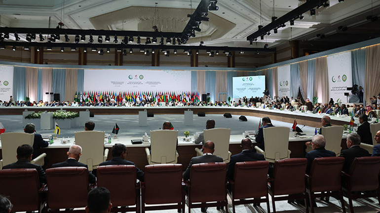 İİT-Arap Birliği Ortak Olağanüstü Zirvesi Katarda başladı