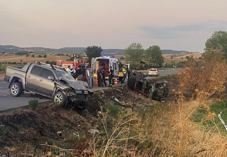 Feci kaza Eski belediye başkanı öldü, eşi yaralandı