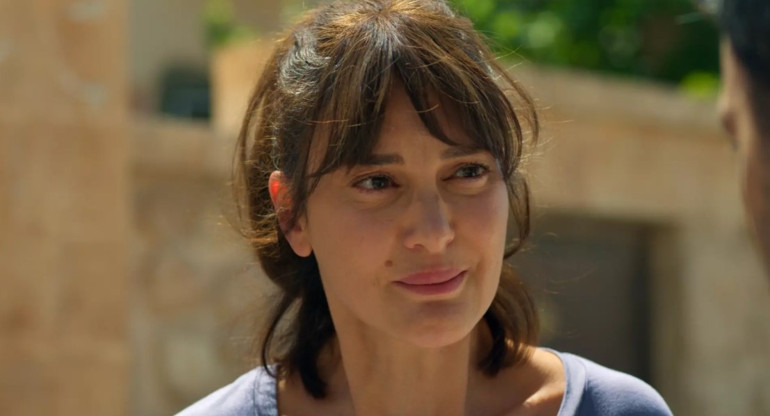 Uzak Şehir yeni sezona nefes kesen bir bölümle başladı... Alyayı durduran öpücük