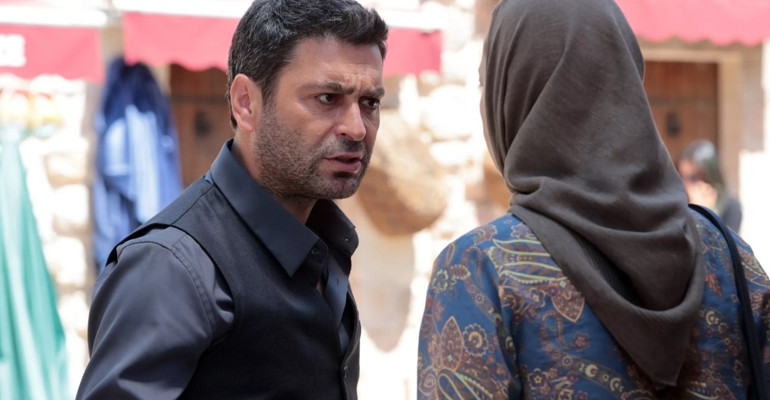 Uzak Şehir yeni sezona nefes kesen bir bölümle başladı... Alyayı durduran öpücük