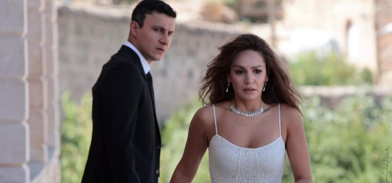 Uzak Şehir yeni sezona nefes kesen bir bölümle başladı... Alyayı durduran öpücük