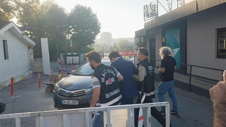 Borsa işlemlerine ilişkin soruşturma, operasyon sırasında polis ekipleri