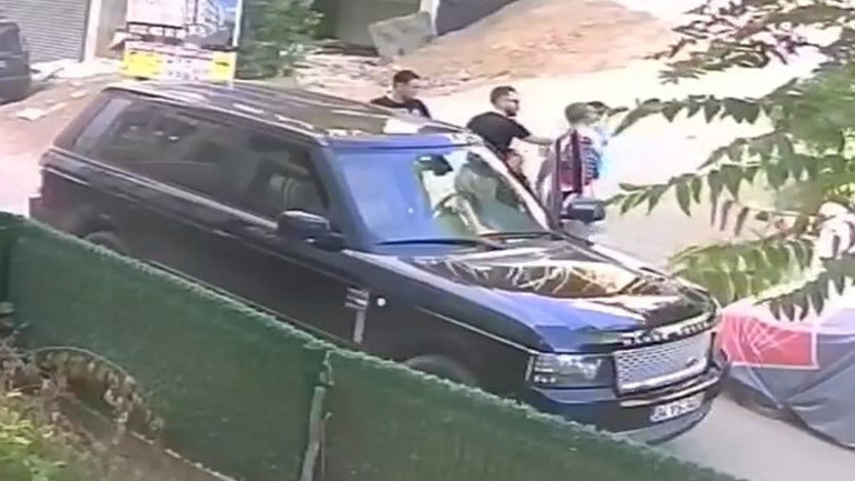 Hız uyarısında bulunan babaya tokat atmıştı... Adalet Bakanı Tunç duyurdu: Sürücüye tutuklama kardeşine ev hapsi