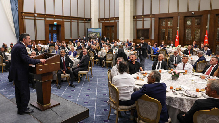 Cumhurbaşkanı Yardımcısı Cevdet Yılmaz KKTCden gelen muhtarları kabul etti