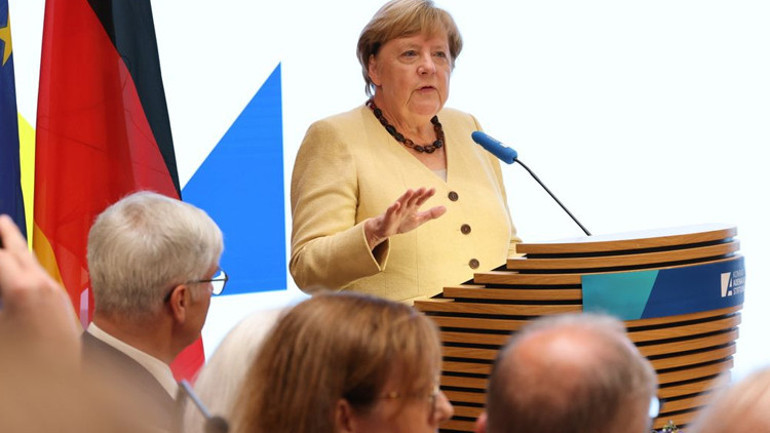 Merkel’den barış sinyali