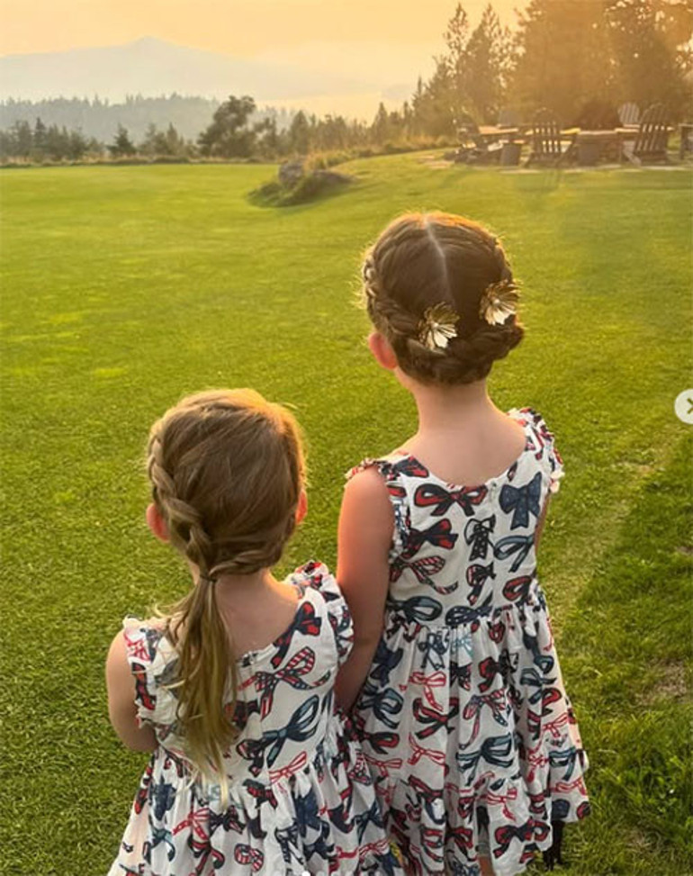 Mutlu çift onlarla gurur duyuyor... İki kardeşin düğün şıklığı