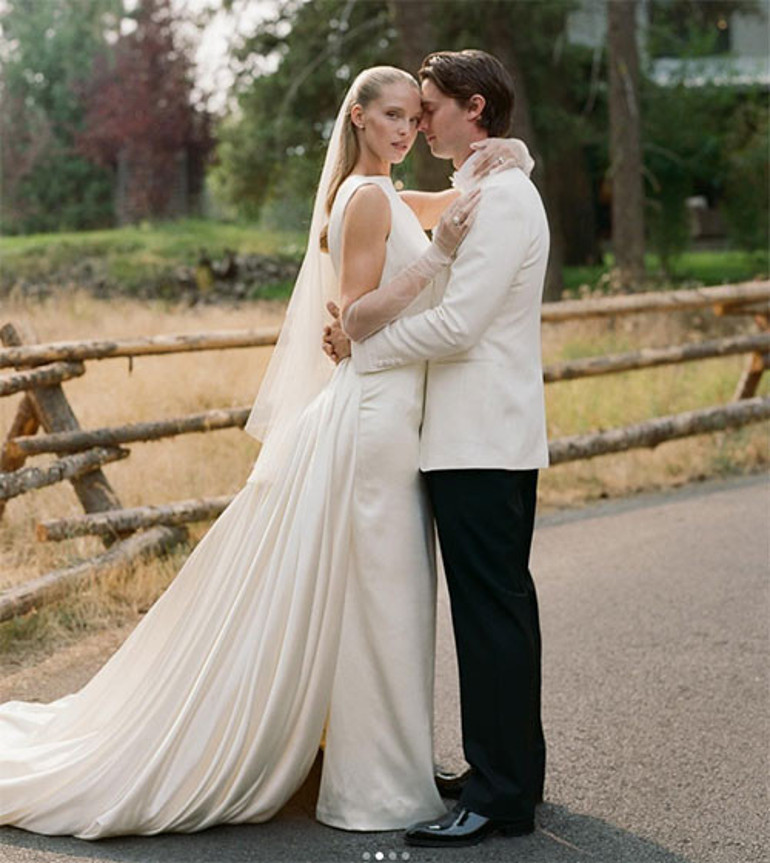 Mutlu çift onlarla gurur duyuyor... İki kardeşin düğün şıklığı