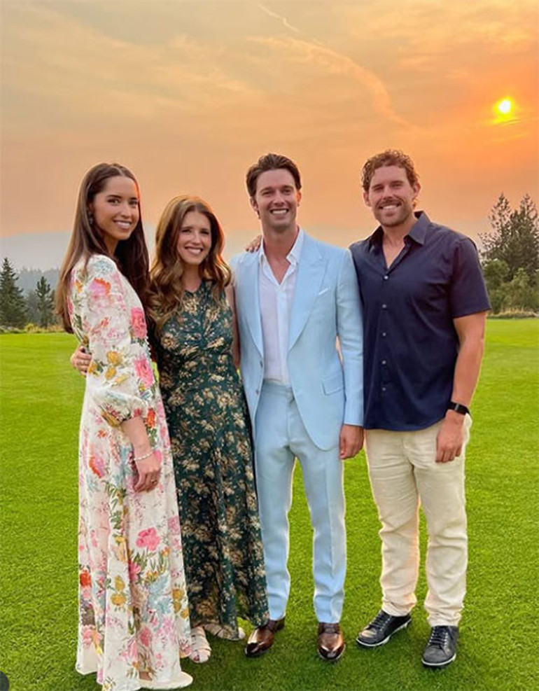 Mutlu çift onlarla gurur duyuyor... İki kardeşin düğün şıklığı