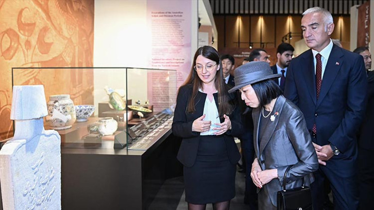 Japon prensesten anlamlı jest: Tırnağındaki detay dikkat çekti