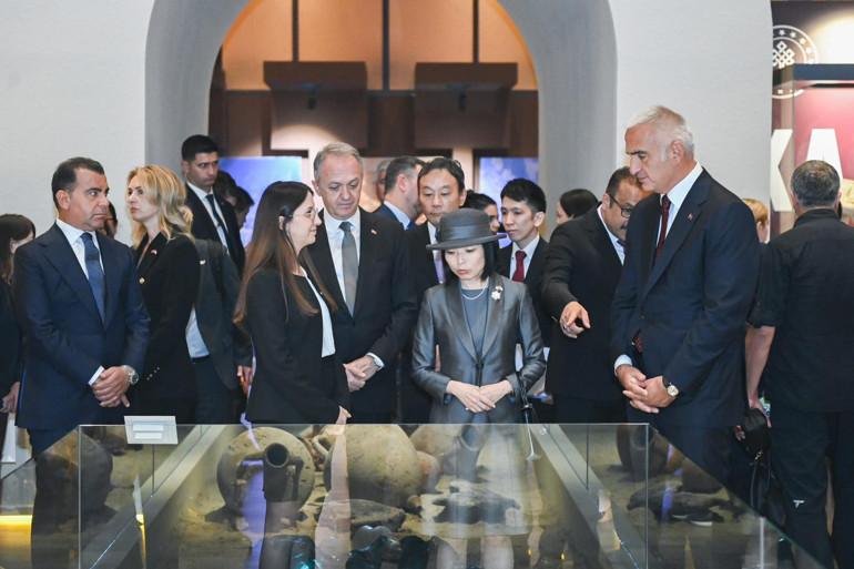 Japon prensesten anlamlı jest: Tırnağındaki detay dikkat çekti