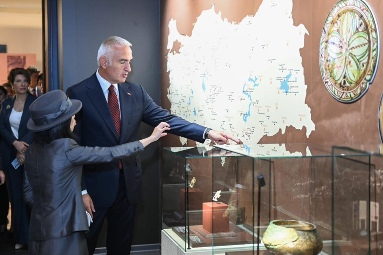 Japon prensesten anlamlı jest: Tırnağındaki detay dikkat çekti