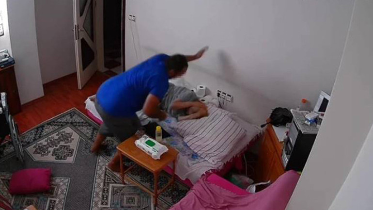 Doktor olan oğlu tarafından dövülmüştü: Yaşlı kadın hayatını kaybetti