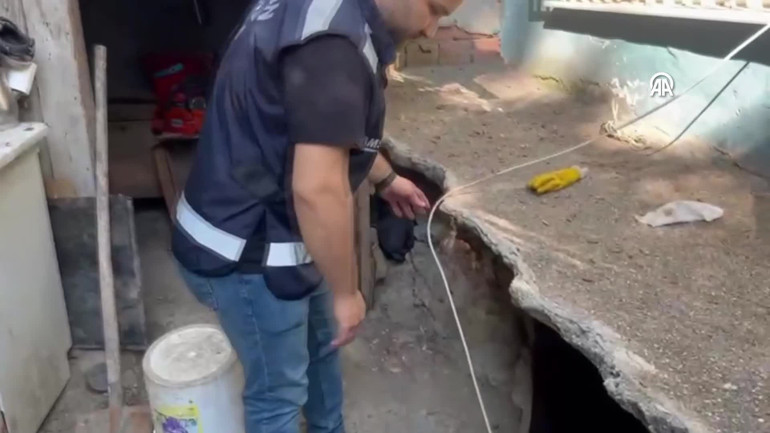 Gözaltına alınan kişilere ait operasyon görüntüsü