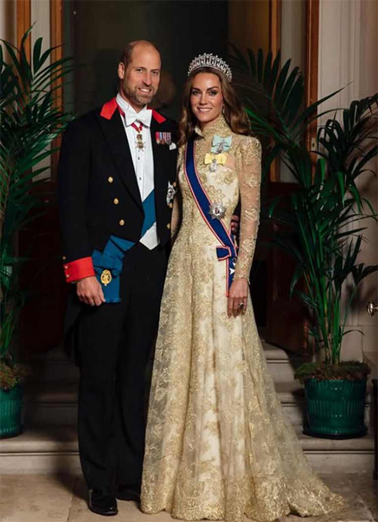 Kocasının eline makyaj mı yapılmış Ev sahibi boğazına kadar altına bulandı... Misafir omuzlarını açtı