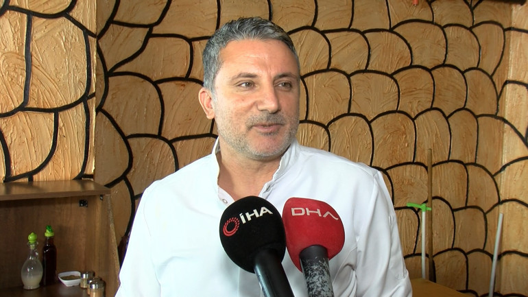 Restoran çalışanları ve mekan içinden görünüm