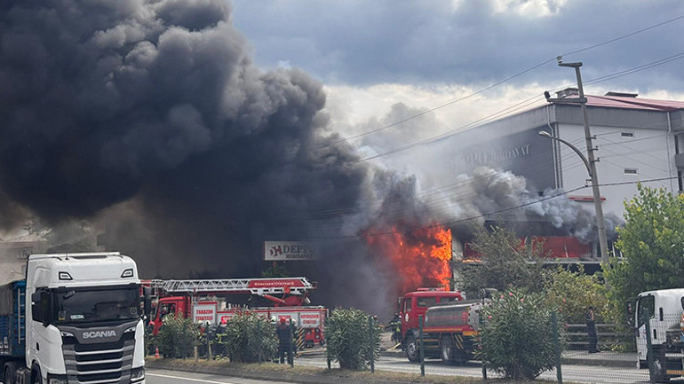 Trabzon’da alışveriş merkezinde yangın
