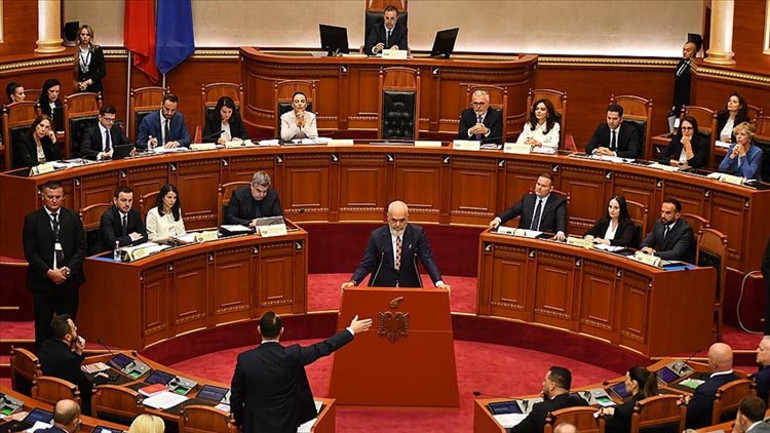 Arnavutlukta yeni hükümet kuruldu