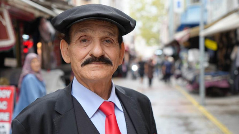 Yürüyen Çarşamba görenlerin ilgi odağı oluyor 50 yıldır bu şekilde geziyor: Kimseye bir özentim yok