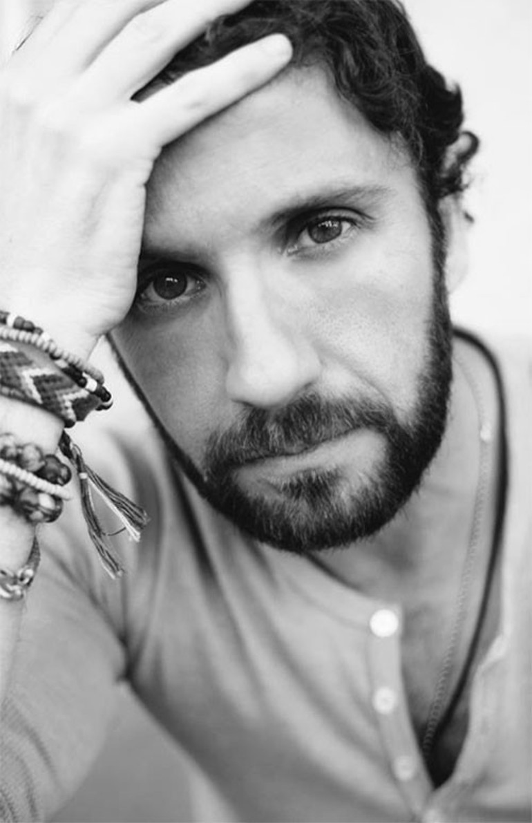 Sanat dünyasını yasa boğan ölüm: Trafik kazasında hayatını kaybetti