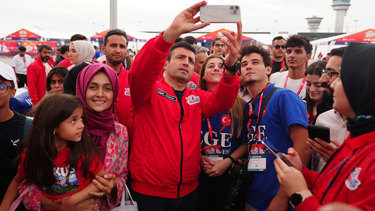 Selçuk Bayraktar’dan TEKNOFEST’te CNN Türk’e özel açıklamalar... Türkiye için en büyük tehdit sorusuna yanıt