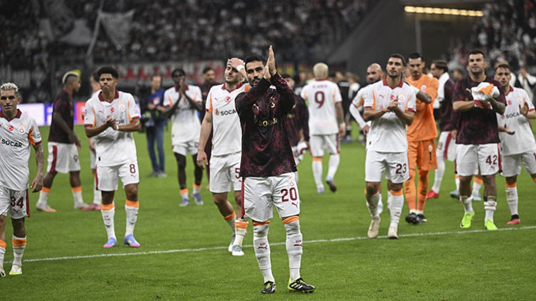 Eintracht Frankfurt-Galatasaray maçı sonrası usta yazarlar değerlendirdi: Düzeni bozdu, tek sorumlusu Okan Buruk