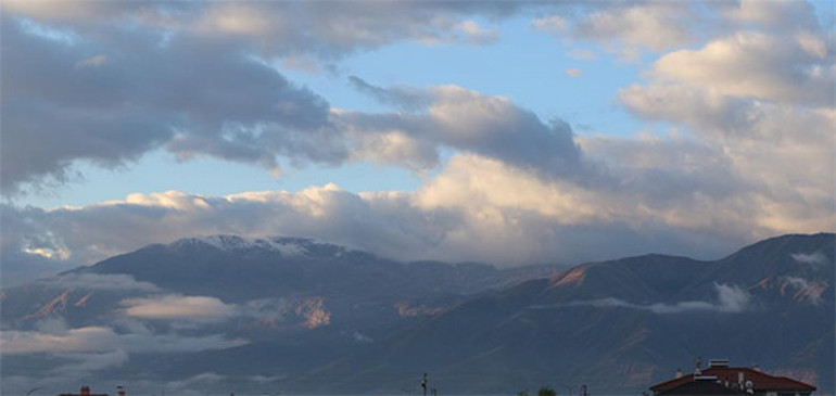 Beklenen kar yağışı geldi Yılın ilk karı bu bölgelere yağdı | Meteoroloji uyardı: Kuvvetli sağanak ve fırtına geliyor